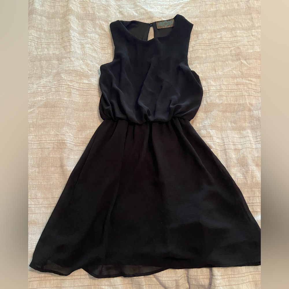 Tinley Road Black Keyhole Dress